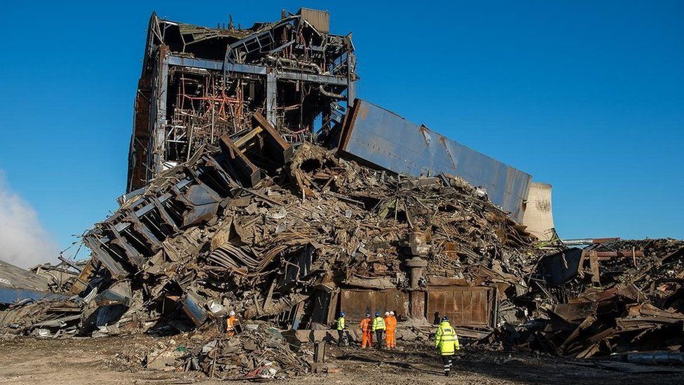 Didcot Power Station collapse: Demolition firm loses contract - BBC News