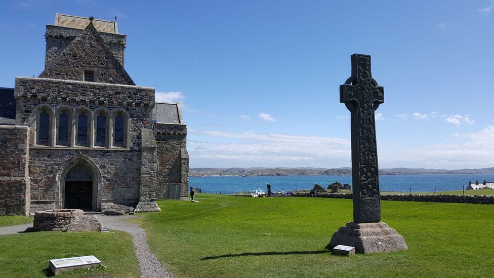 Scientists uncover St Columba's cell on Iona BBC News