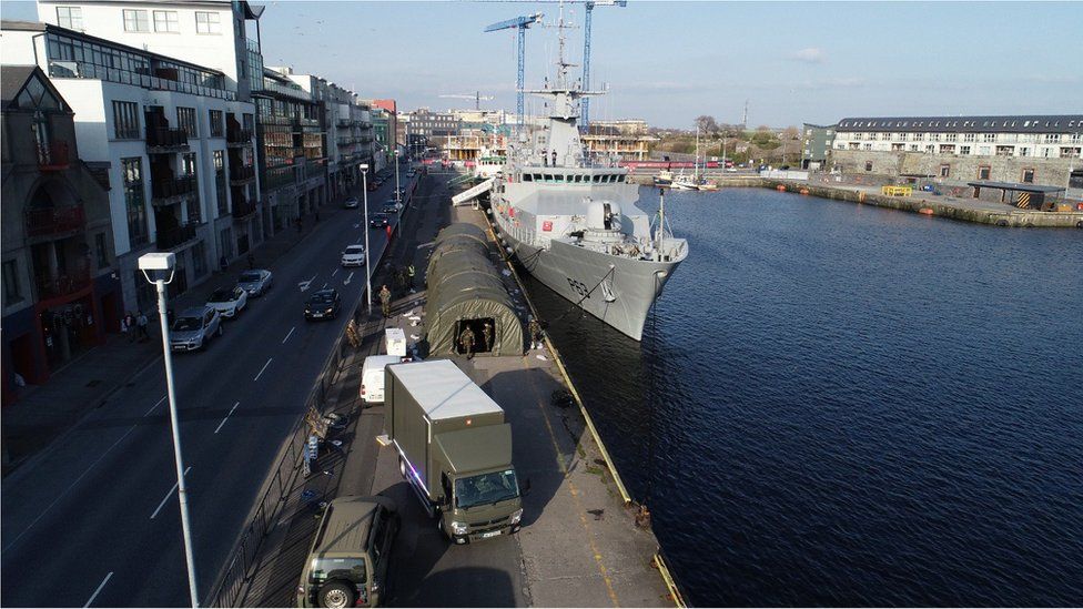 Ирландский военный корабль пришвартовался в порту