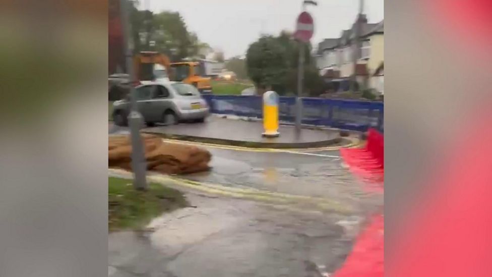 Burst water main causes disruption in centre of Loughton BBC News