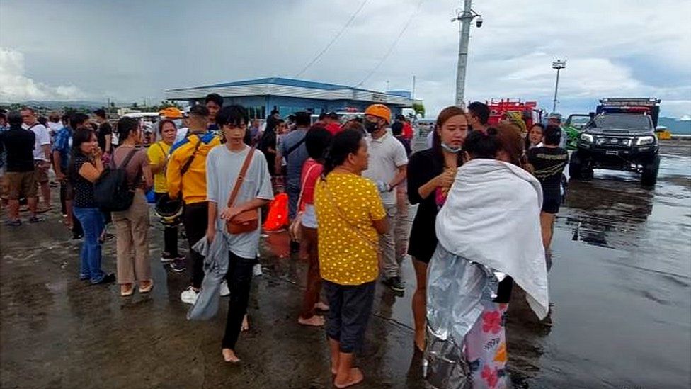 Ferry survivors, 26 Jun 22 (Philippine Coast Guard video still)