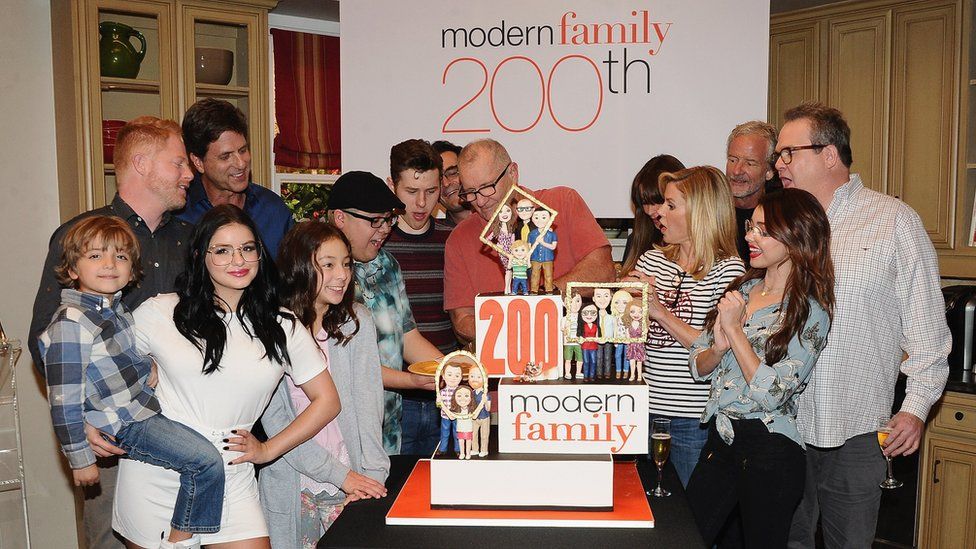 The Modern Family cast and crew celebrate reaching 200 episodes