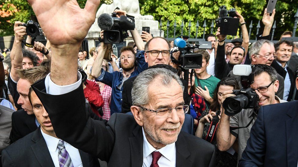 Austrian President-elect Alexander Van der Bellen (L), who is supported by the Green Party, waves to supporters after delivering a statement following the Austrian presidential elections run-off, outside the Palais Schoenburg, in Vienna, Austria, 23 May 2016.