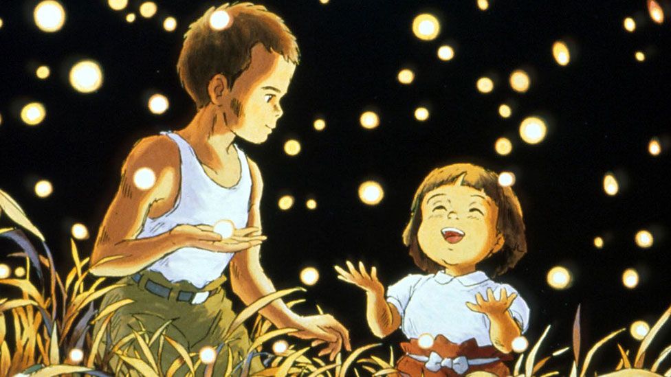 A still from Grave of the Fireflies showing the main character and his sister watching fireflies