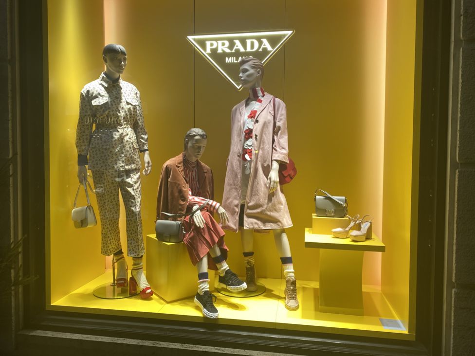 Витрина Prada