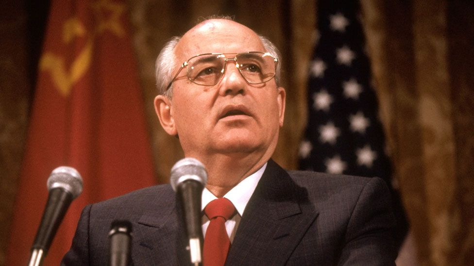 Михаил Горбачев в 1990 году
