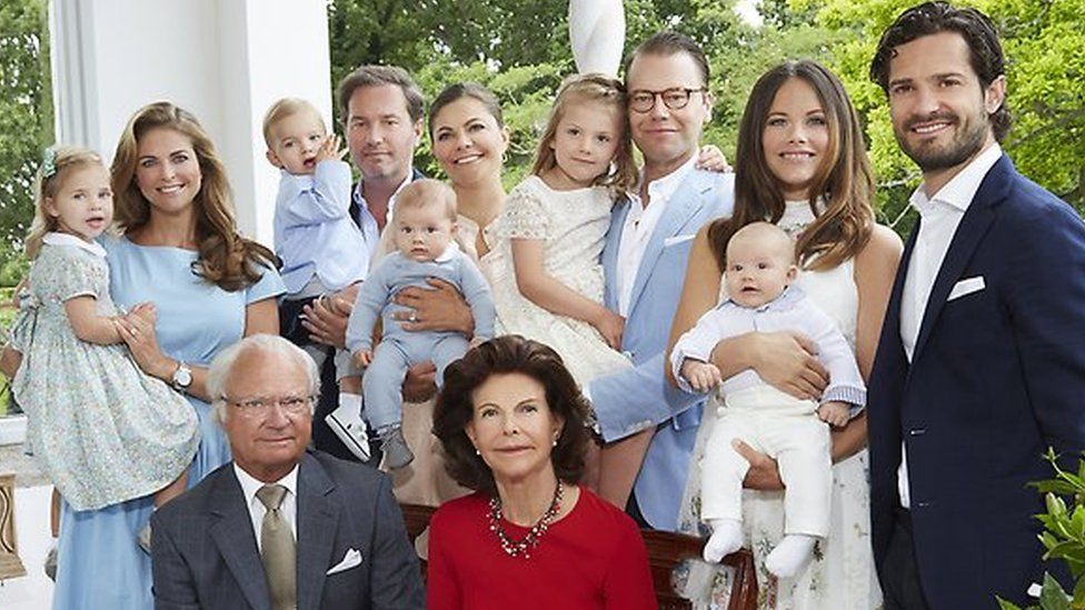 A royal family reunion! Princess Madeleine of Sweden returns home