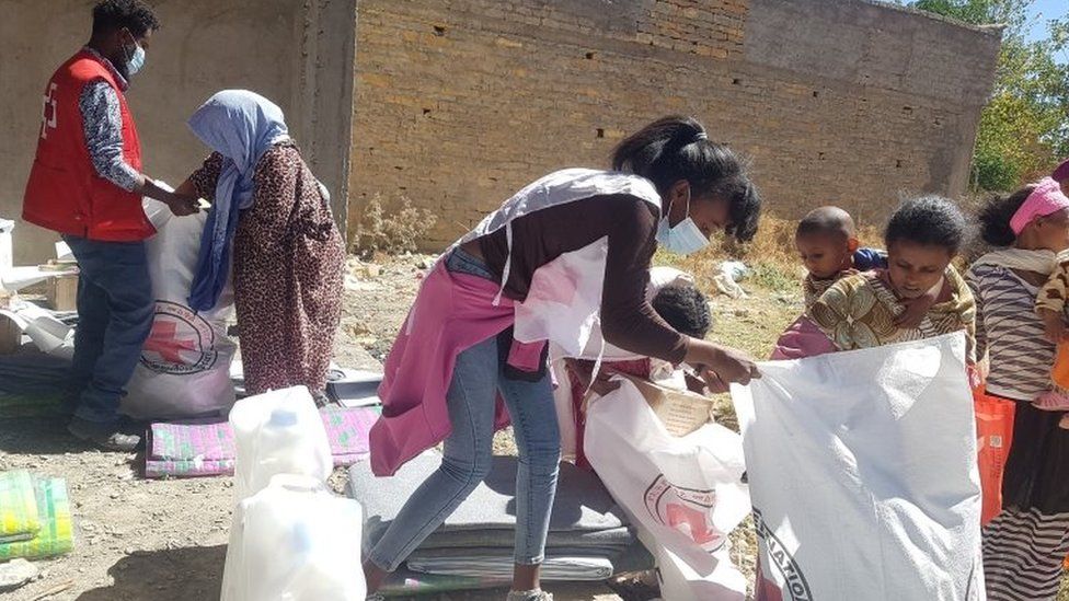 Workers from the International Committee of the Red Cross and volunteers from the Ethiopian Red Cross distribute relief supplies to civilians in Tigray region, Ethiopia. Photo: January 2021