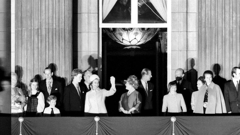 Her Majesty Queen Elizabeth II and Prince Philip, Duke of Edinburgh waving to the crowd from Buckingham Palace with other members of the Royal family. June 1977