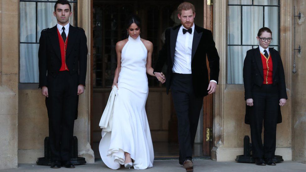 Megan Markle y el príncipe Harry vestidos para la segunda recepción tras su boda.