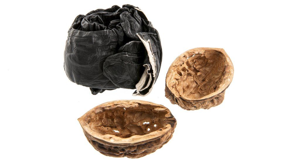 Queen Elizabeth I coronation glove to go on show BBC News