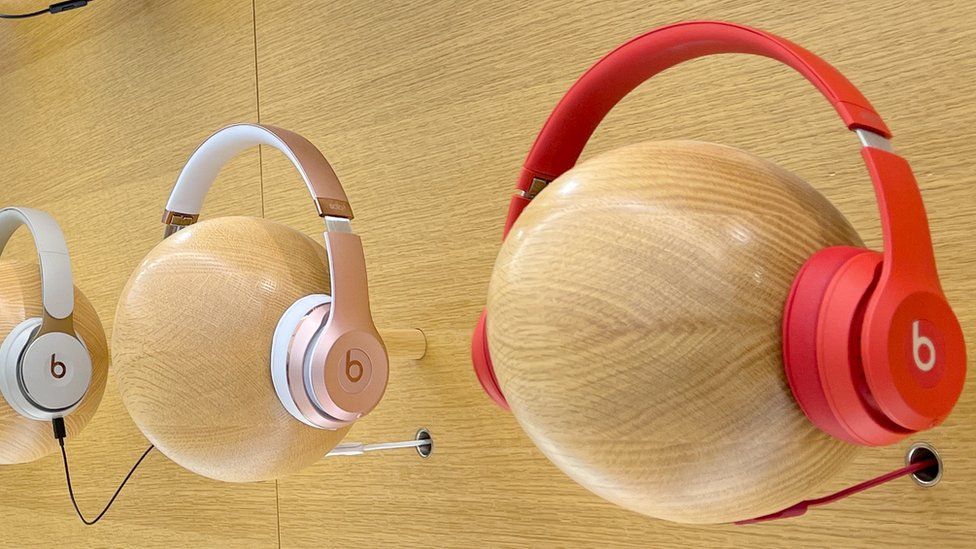 Italy fines Apple and Amazon over Beats headphones - BBC News