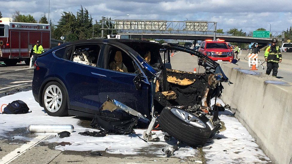 Rescue workers attend the scene where a Tesla electric SUV crashed into a barrier on U.S. Highway 101 in Mountain View, California, 25 March.