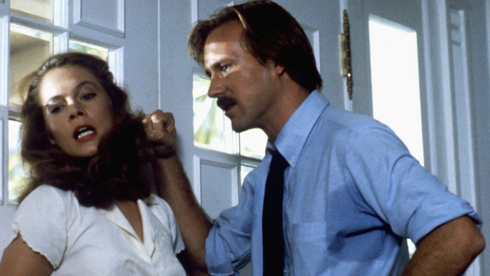 William Hurt and Kathleen Turner in Body Heat