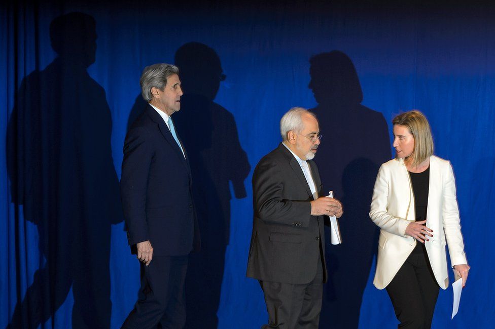 US Secretary of State John Kerry, Iranian Foreign Minister Javad Zarif and EU's foreign policy chief Federica Mogherini in Lausanne, 2 April 2015