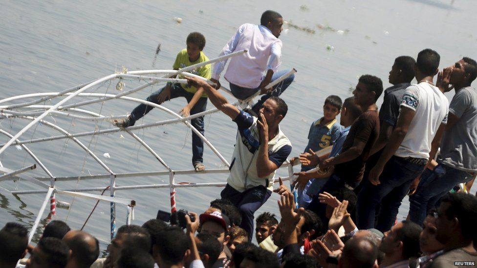 Nile crash Death toll rises in 'party boat' sinking BBC News(02)