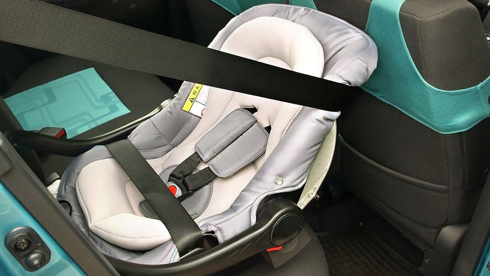 A rearward facing child's car seat