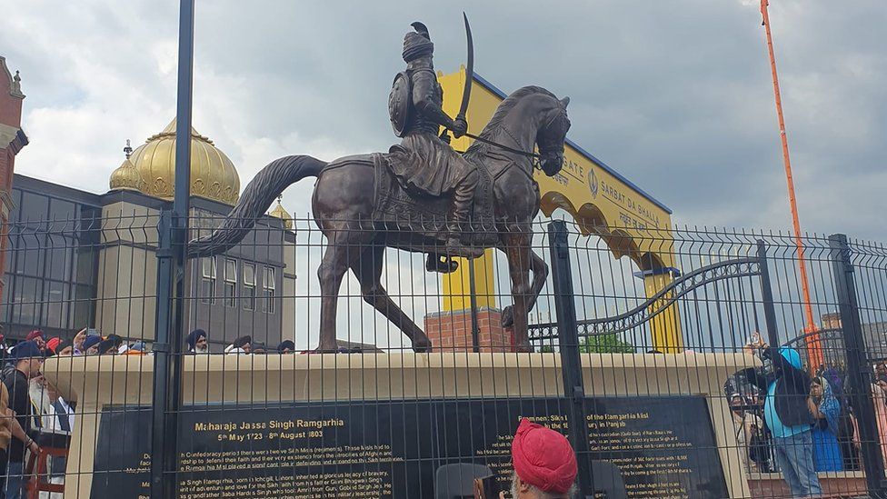 New statue and gate outside gurdwara