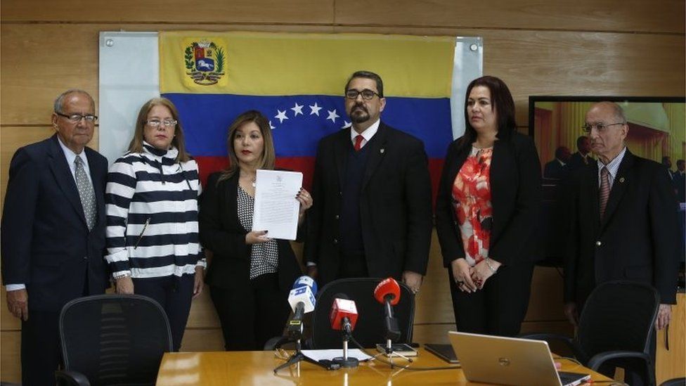 e six Venezuelan judges who are asylum in Chile participate in the reading of the ruling that calls for opening a humanitarian aid channel in Venezuela in Santiago, Chile, 15 November 2017.