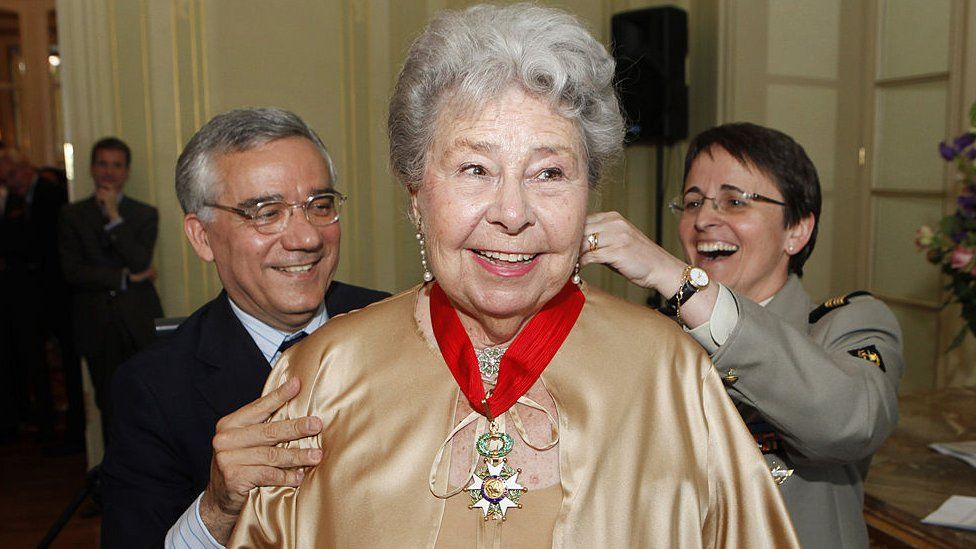 Christa Ludwig (C) with the Legion d'Honneur on June 8, 2010 in Vienna