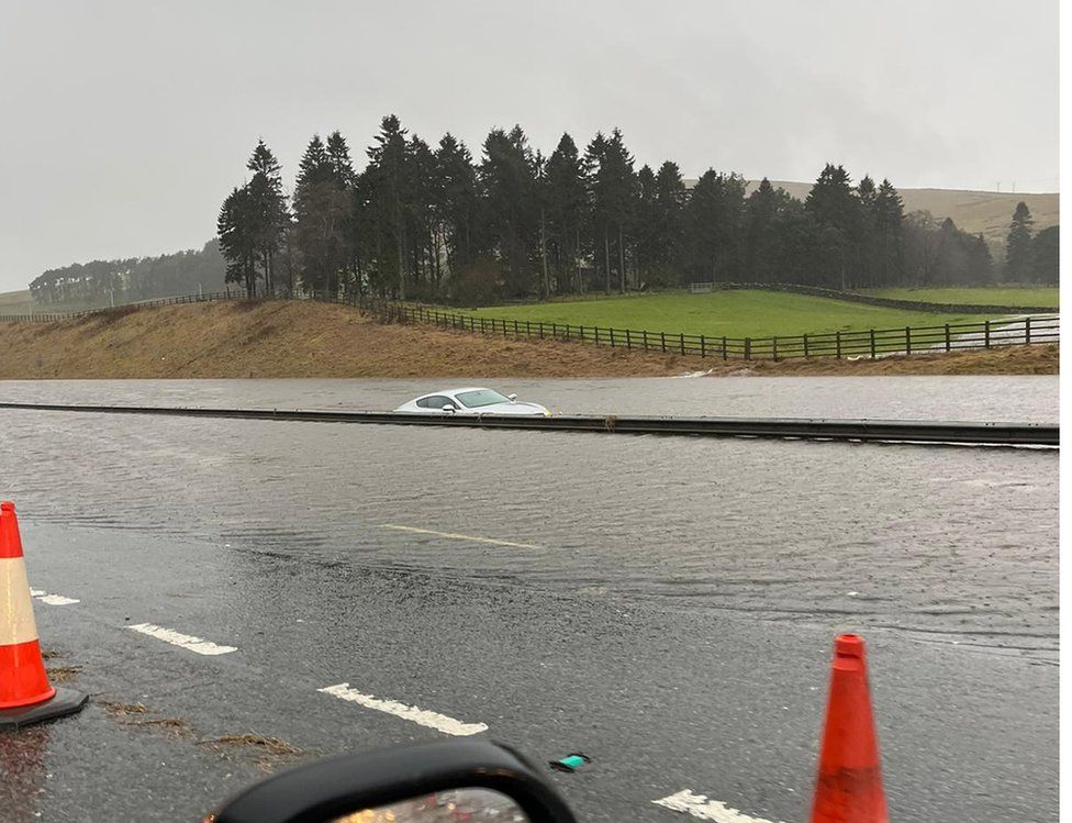 Flooding on the M74 at Abington