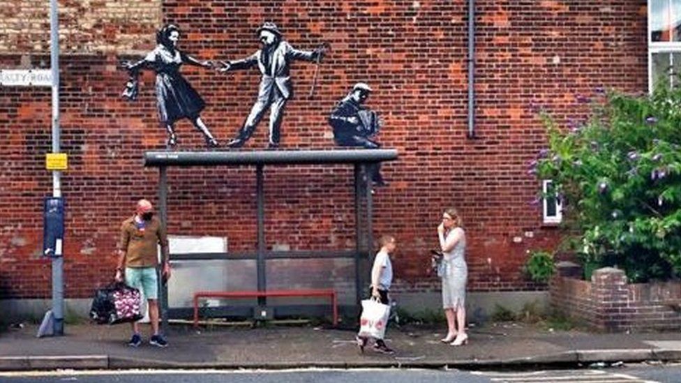 Possible Banksy mural featuring dancing couple in Great Yarmouth