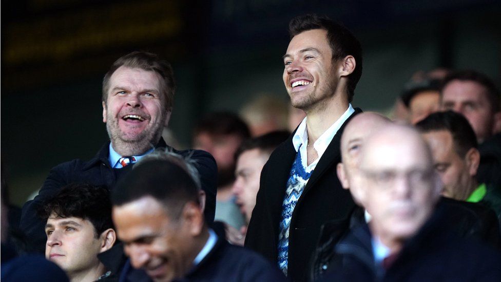 Harry Styles spotted at Luton Town vs Manchester United match - BBC News