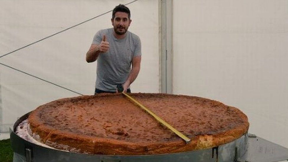 The Biggest Cake in the World Ever Made - Discovery UK