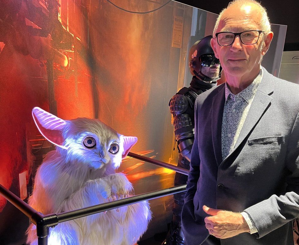 Dave Gibbons with The Meep at the premiere of The Star Beast