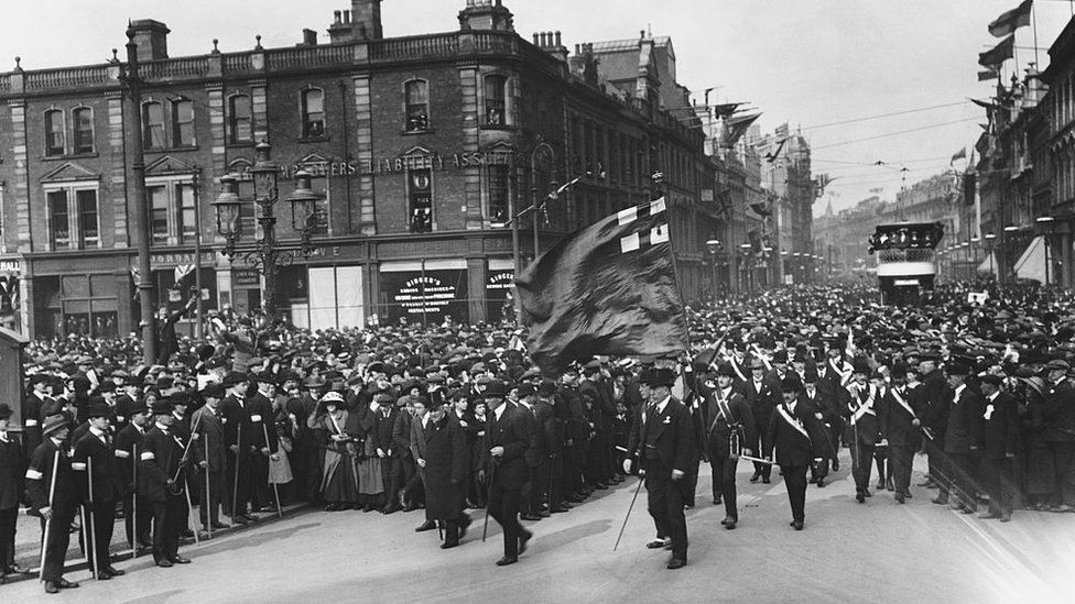 Ulster Unionists are among the crowd marching to City Hall to sign a Covenant against Irish Home Rule.