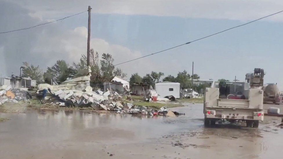 Deadly tornado rips through perryton, texas, amid us storm - bbc news