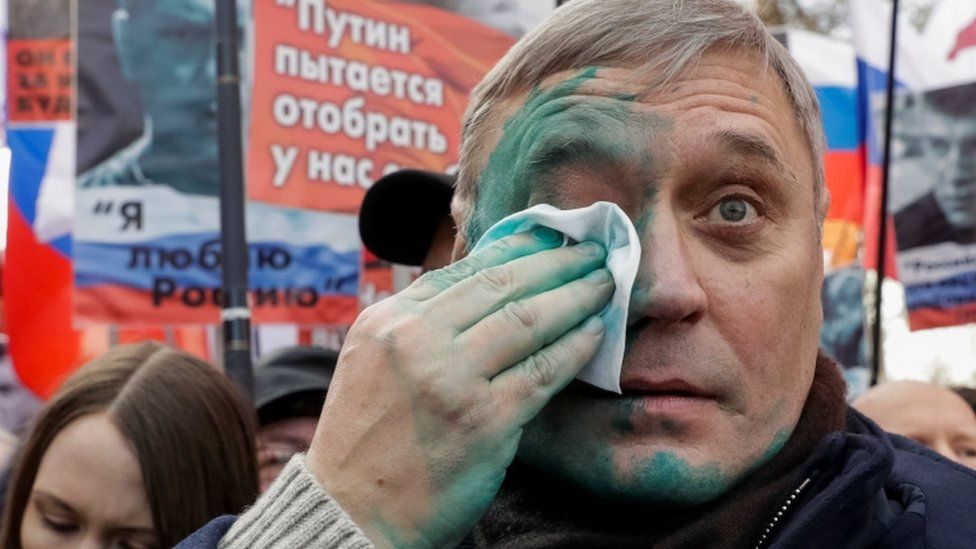Green ink was thrown into the face of opposition politician Mikhail Kasyanov