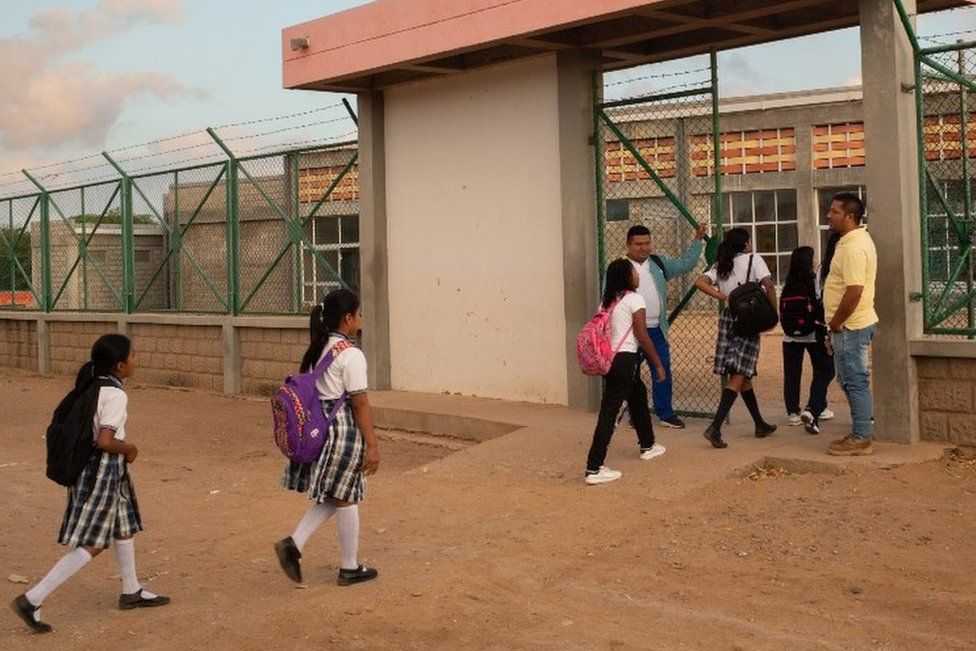 Children arrive at the Centro Educativo Indígena Numero 6 in Paraguachón in the early morning