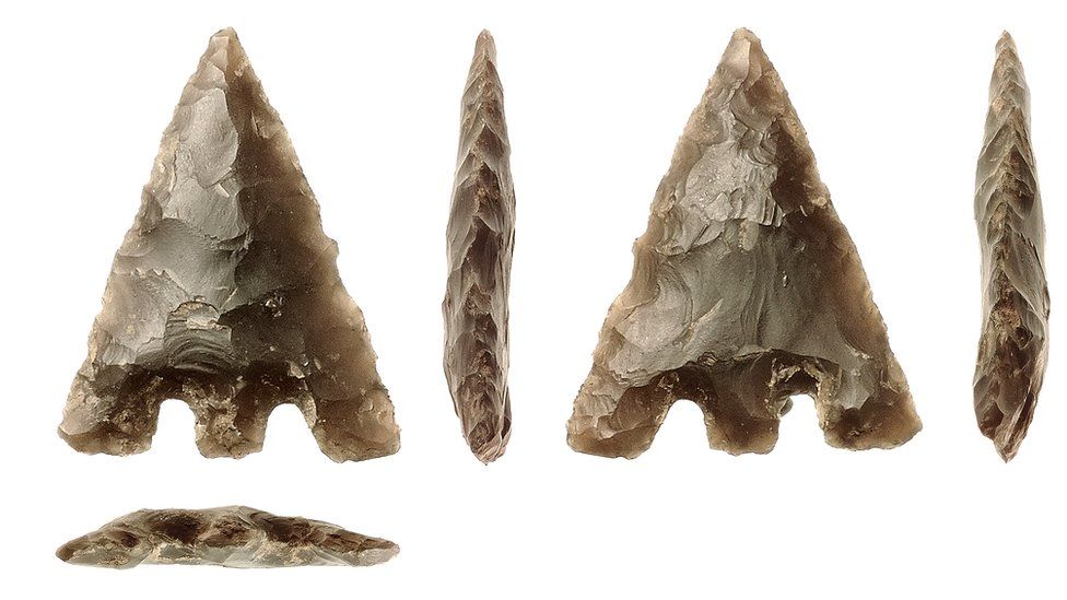 Five-year-old boy finds Bronze Age arrowhead behind school - BBC News
