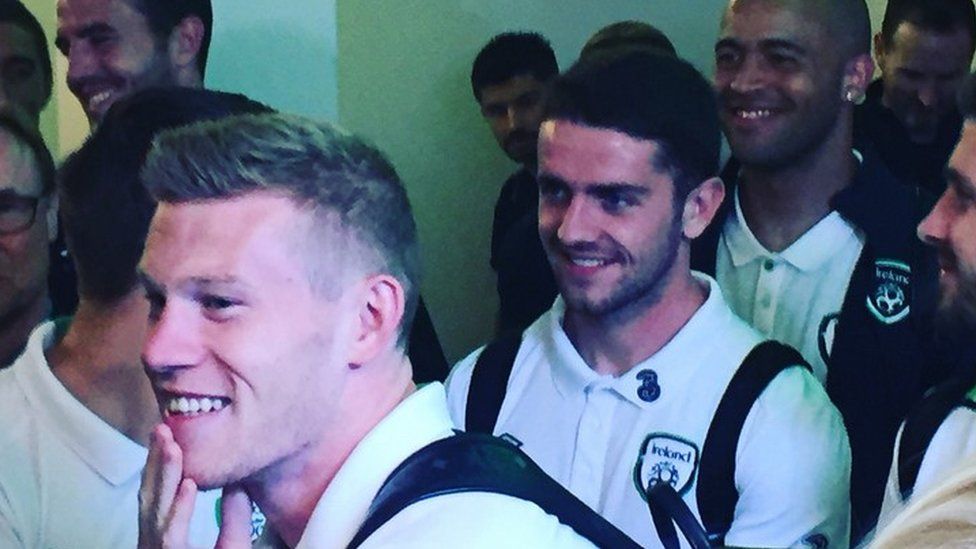 Euro 2016: Northern Ireland's football team come home to heroes ...