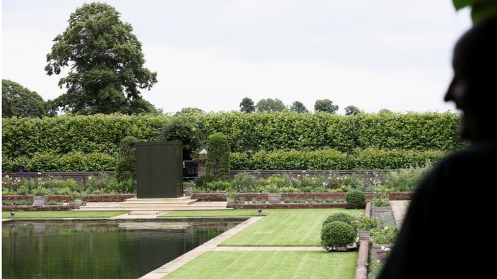 The statue will be unveiled in Kensington Palace's Sunken Garden
