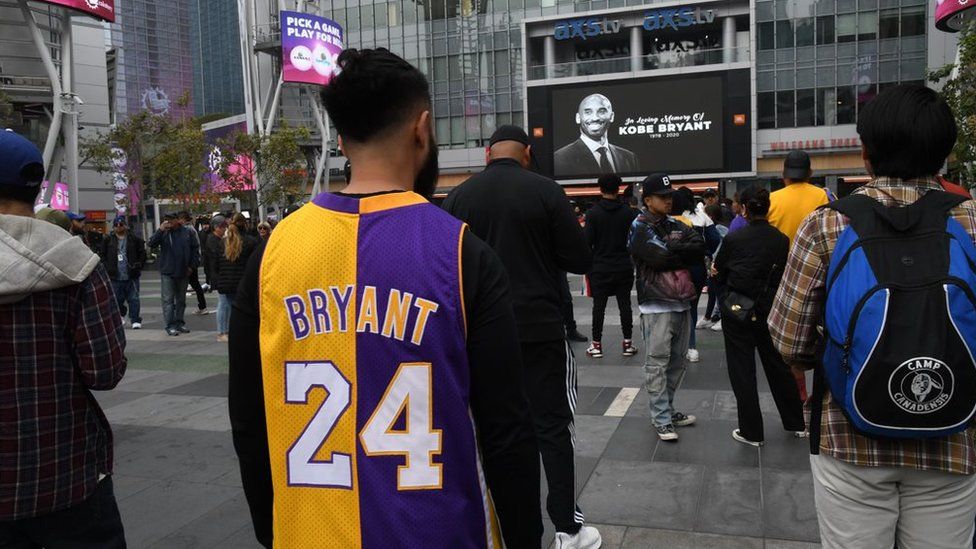 Fans gather to pay tribute to Kobe Bryant