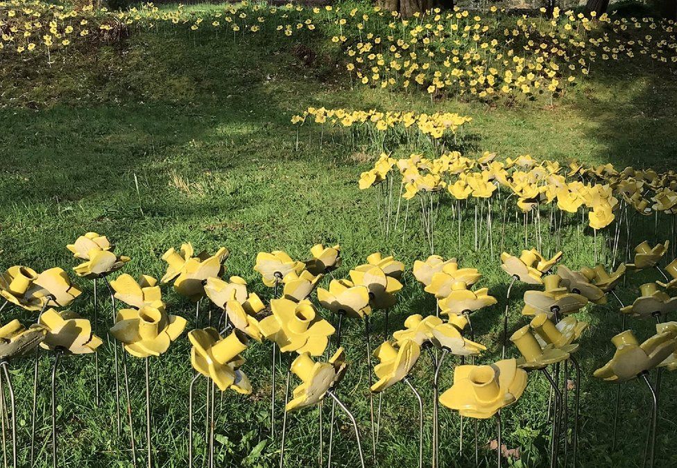 Ceramic daffodils