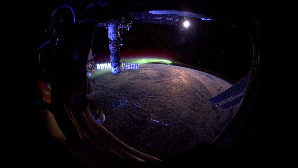 Day 153. Early to bed before our road trip. #Aurora and the #moon. Good night from @space_station!