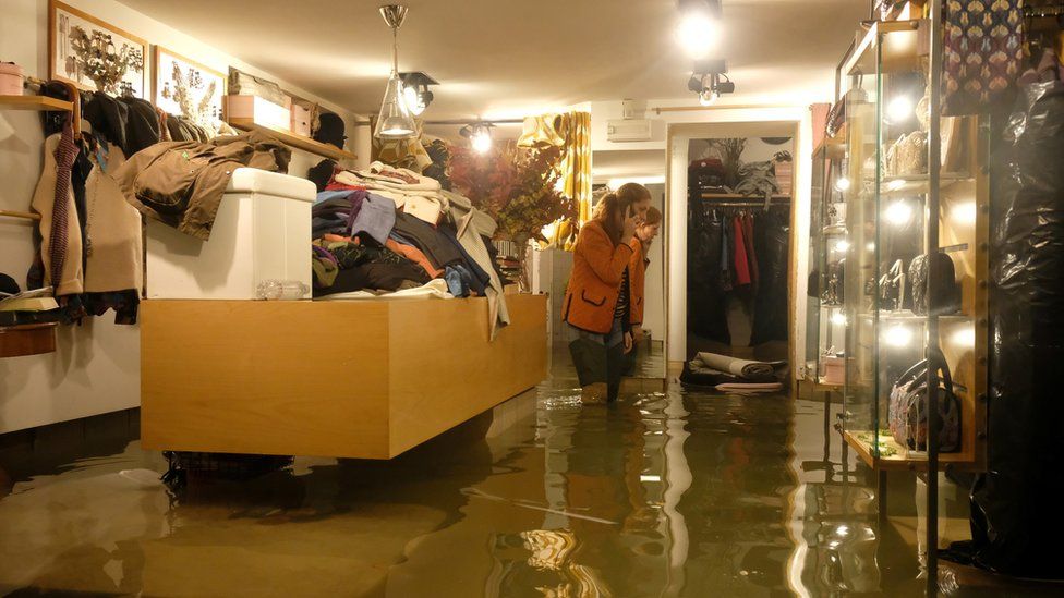 Un magasin inondé à Venise