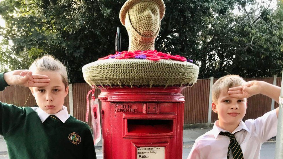 Post box topper