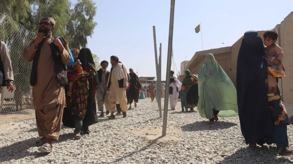 People crossing into Afghanistan from Pakistan