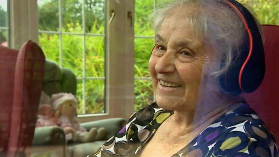 Families reunited at Kingswinford care home thanks to screen BBC News