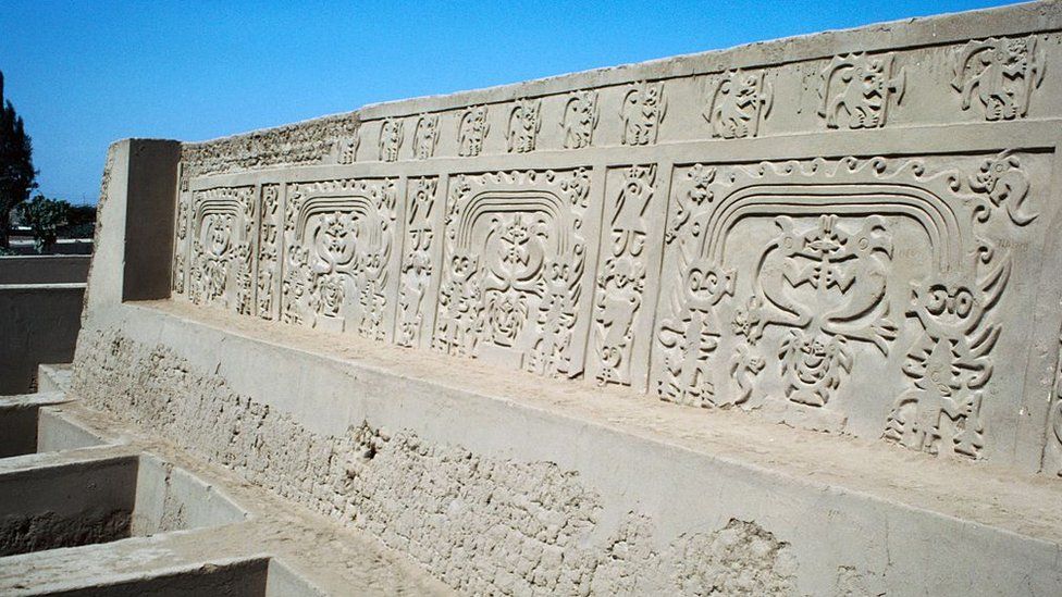 Bas relief from the Temple of La Huaca del Dragon in Chan Chan, Peru. Pre-Inca Chimu Civilization, 14th century.