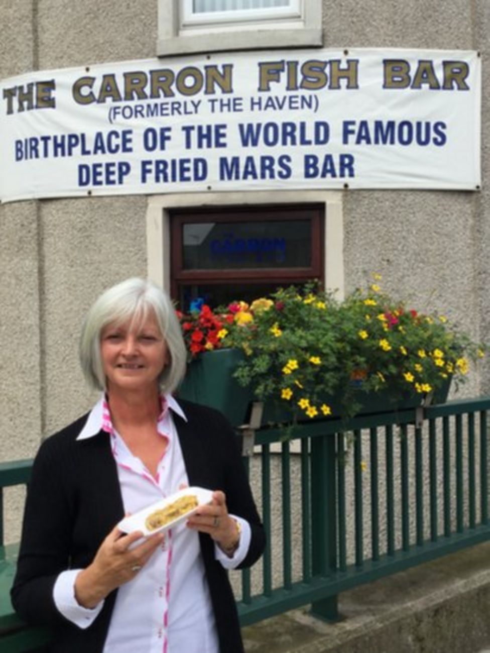 'Birthplace of the deep fried Mars bar' banner is banned BBC News