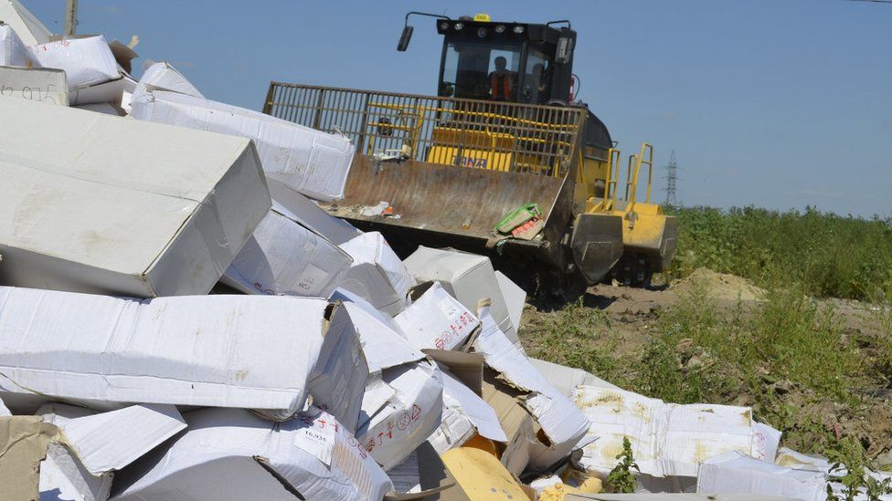 Russian bulldozer destroying packs of banned food in Belgorod, 6 Aug 15