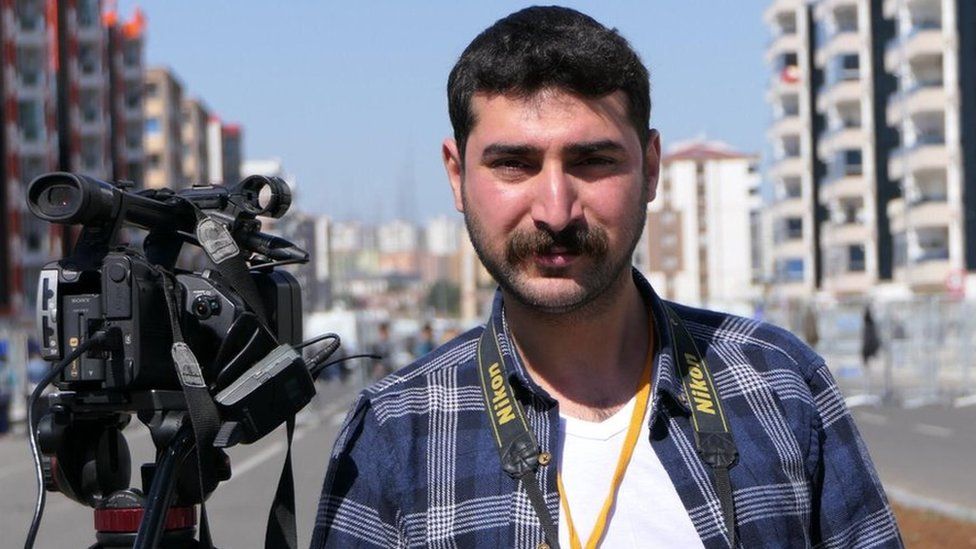 Turkish reporters are detained over earthquake reports 