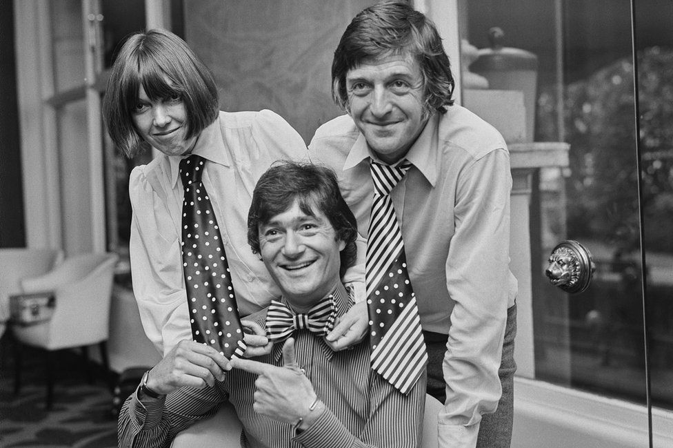 Mary Quant launched her new range of neckwear, her first menswear collection, at the Savoy Hotel, London, UK, 12th September 1972: (L-R) English fashion designer and fashion icon Mary Quant, British-American hairstylist, businessman, and philanthropist Vidal Sassoon (1928 - 2012), and English broadcaster, journalist and author Michael Parkinson.
