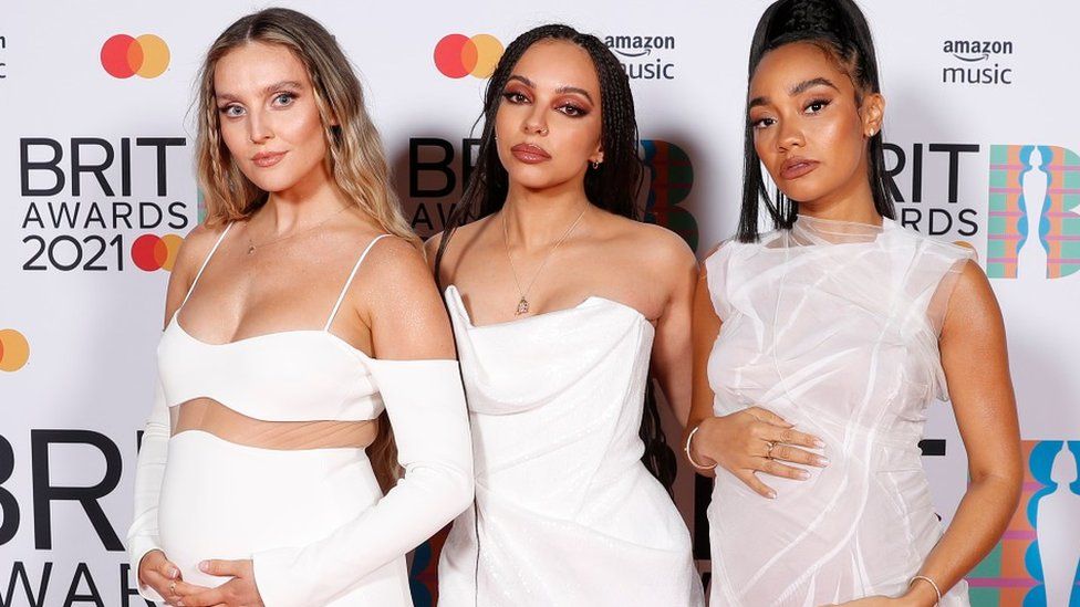 Brit Awards 2022: The head-turning outfits on the red carpet - BBC News