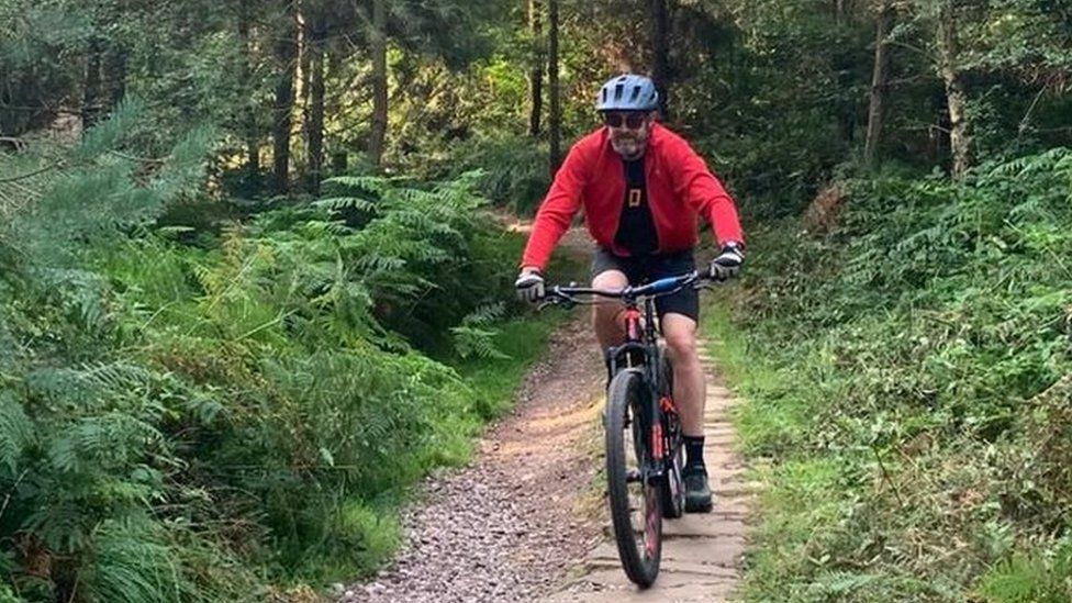 Tamworth man with mechanical heart valve targets 61-mile ride - BBC News